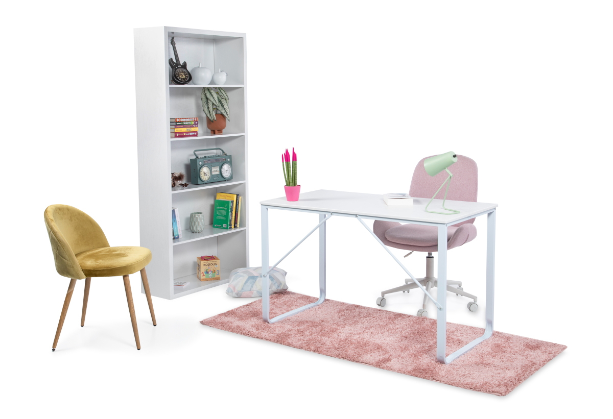 Απεικονίζεται το γραφείο σε μια σύνθεση επίπλων.